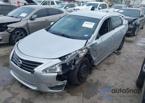 2015 Nissan Altima 2.5/2.5 S/2.5 Sl/2.5 Sv z USA, uszkodzony, nr VIN 1N4AL3AP2FN383868
